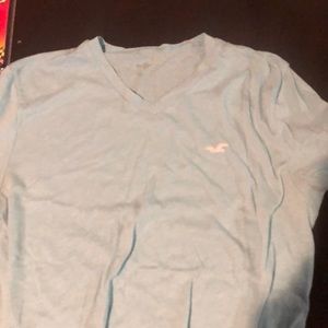 Men’s small V-Kneck short sleeve tee.